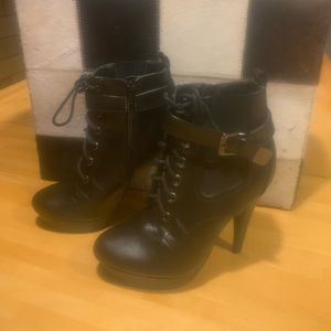 Guess ankle boots